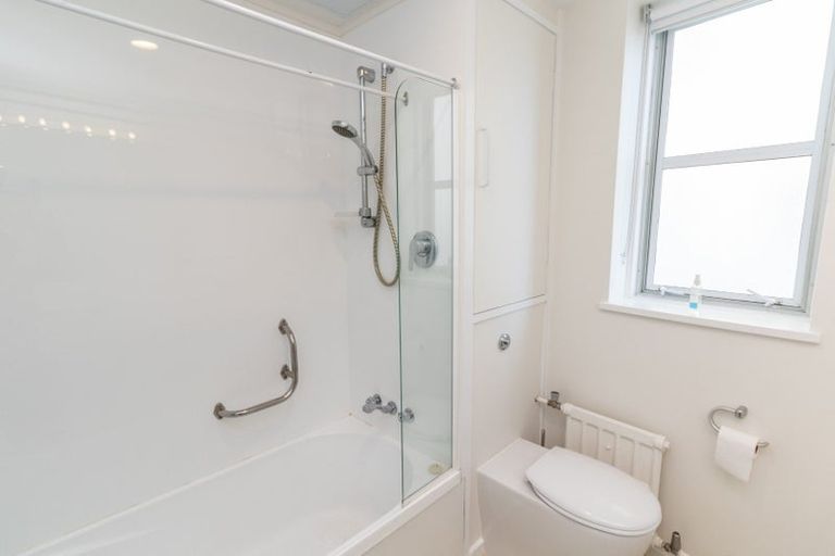 Photo of property in Wharenui Apartments, 274 Oriental Parade, Oriental Bay, Wellington, 6011