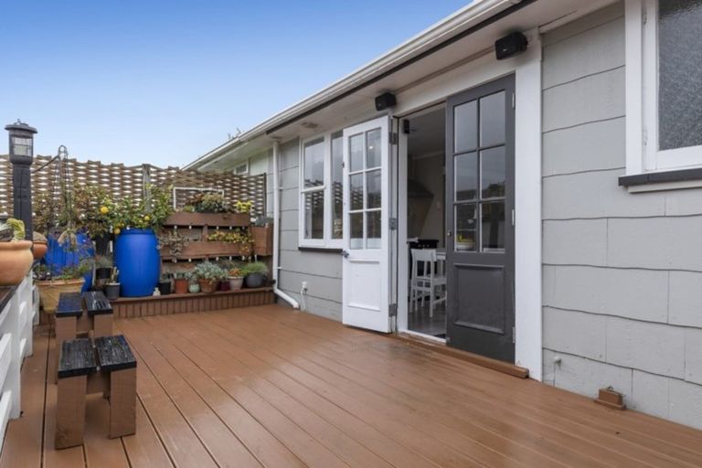 Photo of property in 393 Cambridge Terrace, Naenae, Lower Hutt, 5011