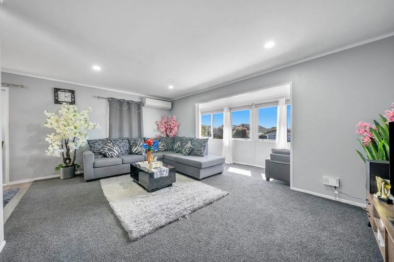 Photo of property in 7 Frobisher Way, Clendon Park, Auckland, 2103