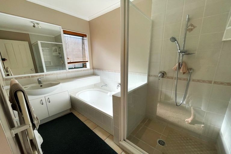 Photo of property in 4 Craiburn Street, Ranui, Auckland, 0612