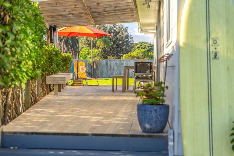 Photo of property in 7 Eruini Street, Waikanae Beach, Waikanae, 5036