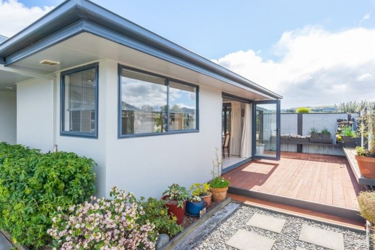 Photo of property in 14 Lakemere Way, Kinloch, Taupo, 3377