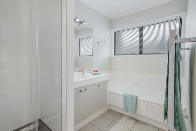 Photo of property in 2/10 Pinewood Grove, Botany Downs, Auckland, 2010