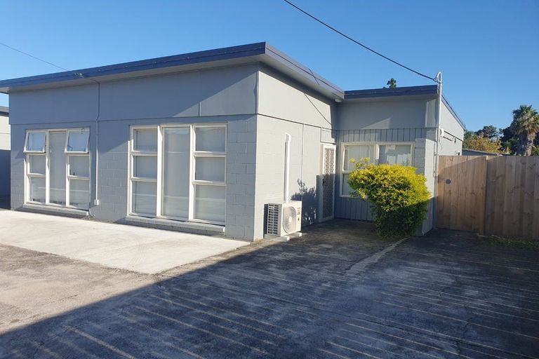 Photo of property in 15 Grande Vue Road, Papatoetoe, Auckland, 2025