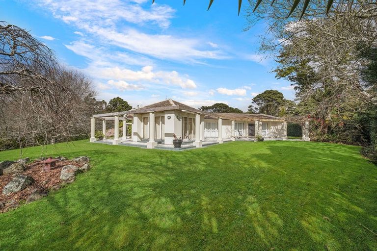 Photo of property in 9 Laingholm Drive, Laingholm, Auckland, 0604