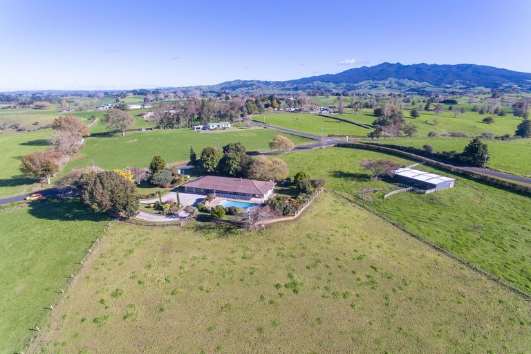 Photo of property in 11 Waiari Road, Pirongia, Te Awamutu, 3876