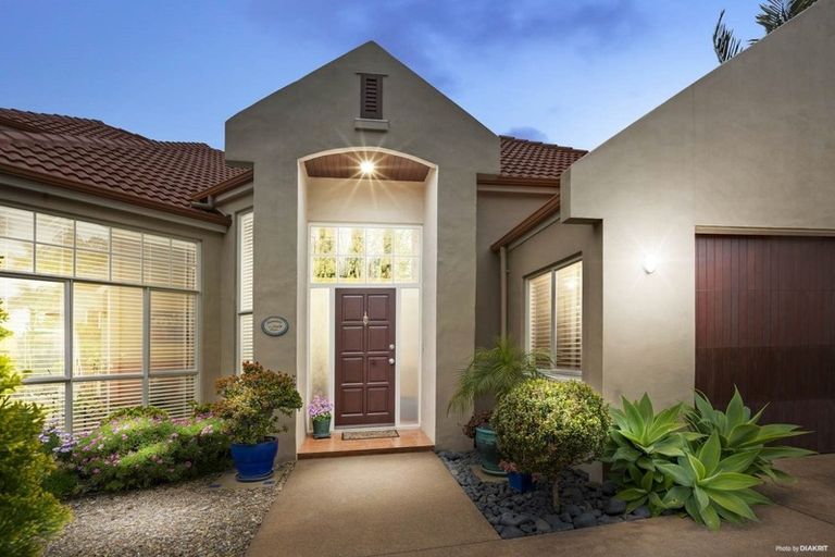 Photo of property in 12 Brooke Ridge Rise, East Tamaki Heights, Auckland, 2016