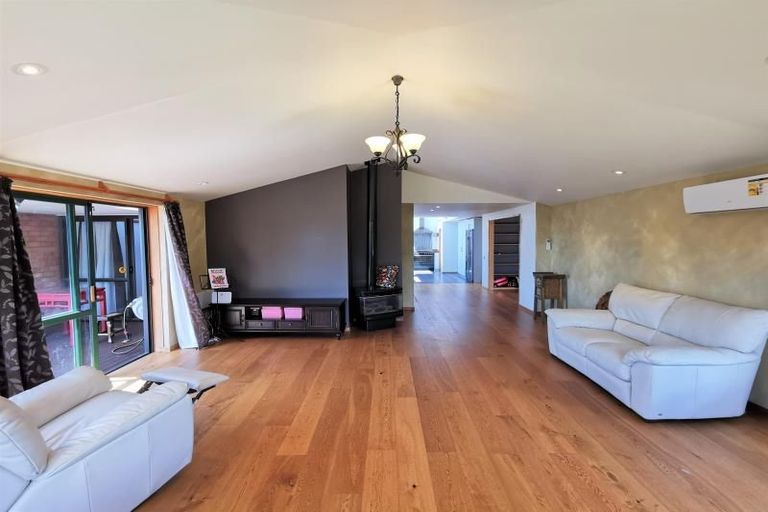 Photo of property in 3 Kimberly Grove, Greenhithe, Auckland, 0632