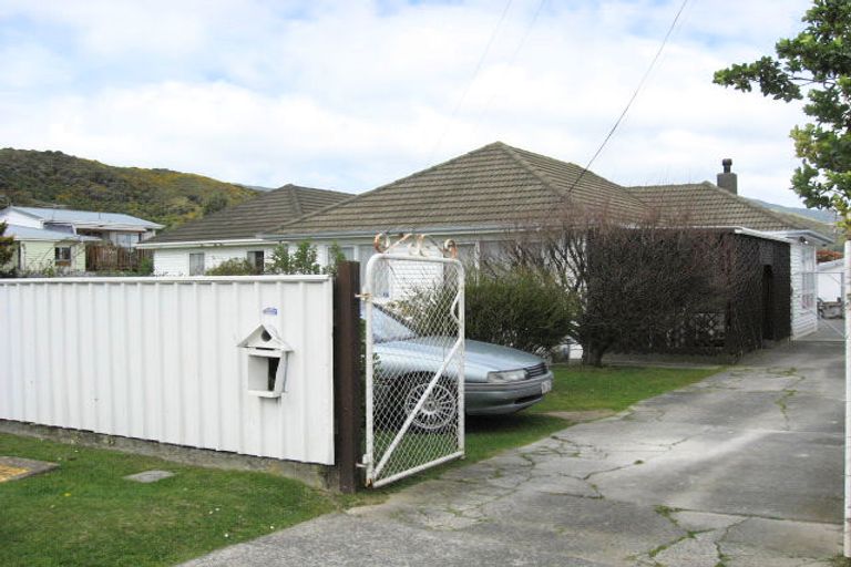 Photo of property in 10 Wright Street, Wainuiomata, Lower Hutt, 5014
