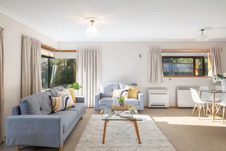 Photo of property in 2/47a Main Road, Redcliffs, Christchurch, 8081