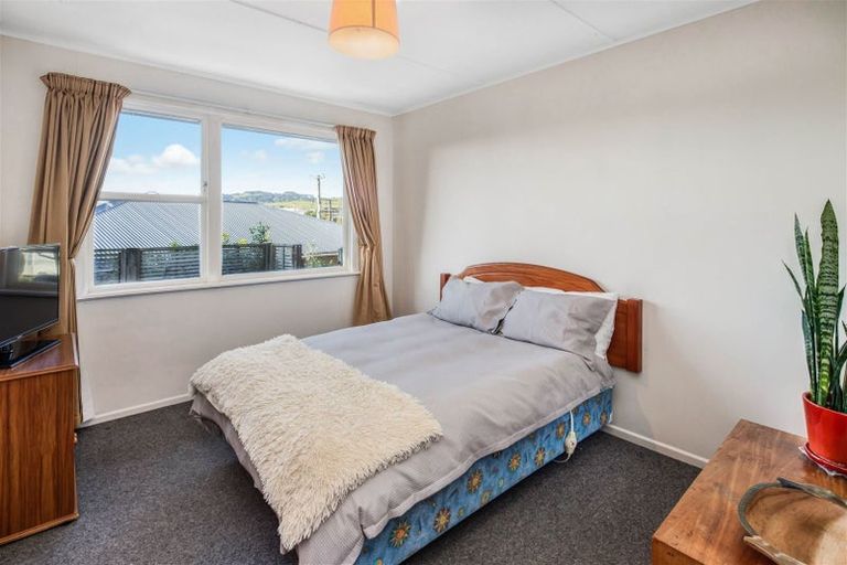 Photo of property in 45 Catherine Crescent, Paparangi, Wellington, 6037
