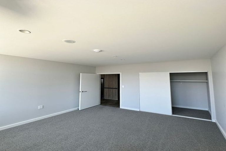Photo of property in Unit 106,l1, 106/14 Laings Road, Hutt Central, Lower Hutt, 5010