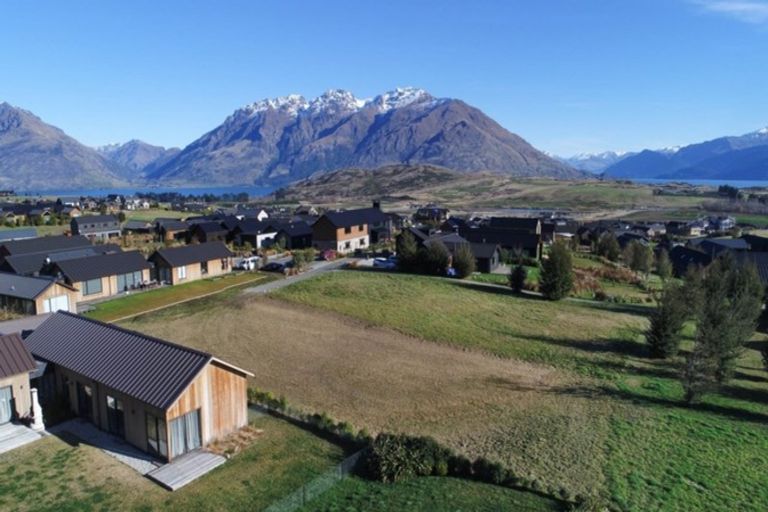Photo of property in 10 Hovingham Court, Jacks Point, Queenstown, 9371
