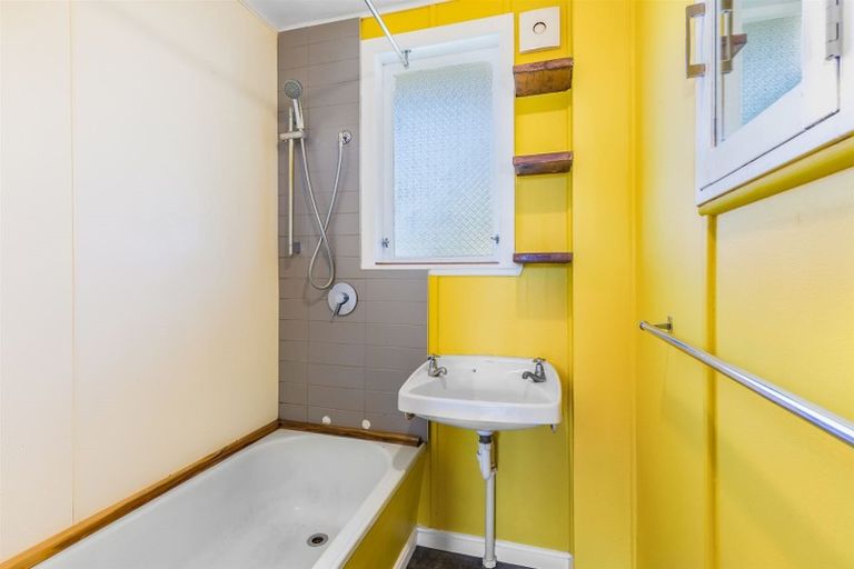 Photo of property in 67 Pikarere Street, Titahi Bay, Porirua, 5022