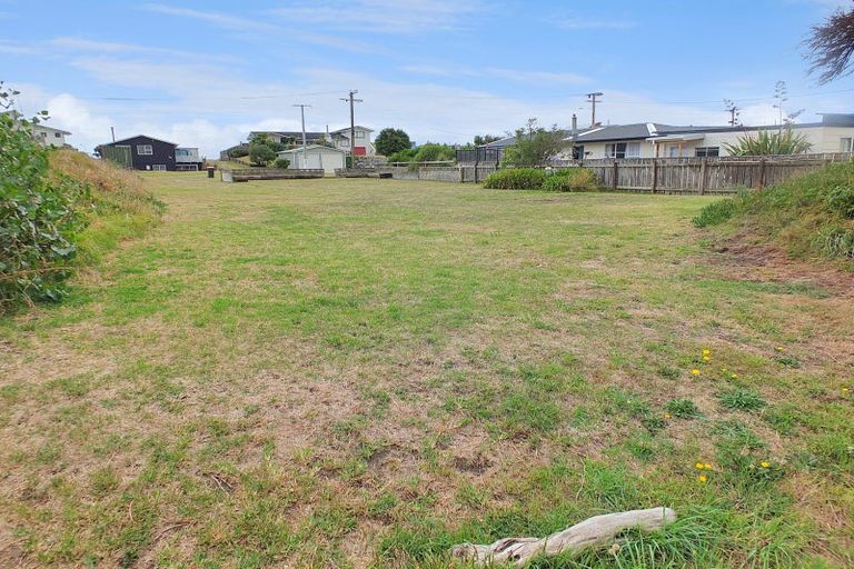 Photo of property in 33 Marine Parade South, Foxton Beach, Foxton, 4815