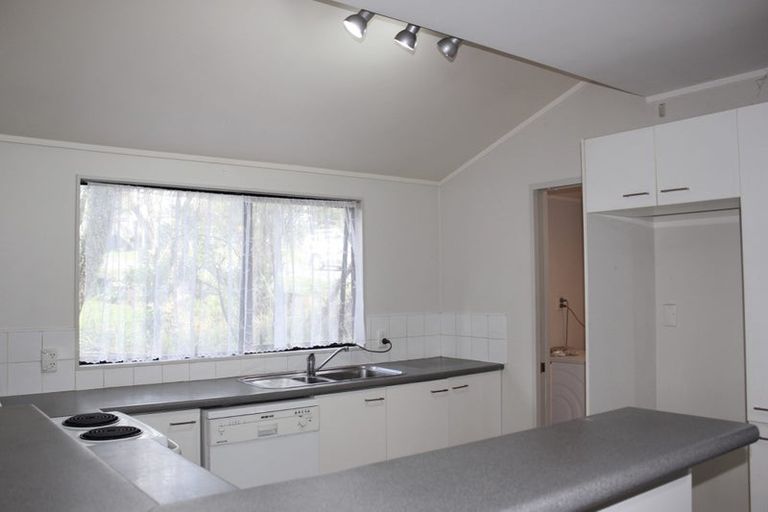 Photo of property in 17 Hutchinson Avenue, New Lynn, Auckland, 0600