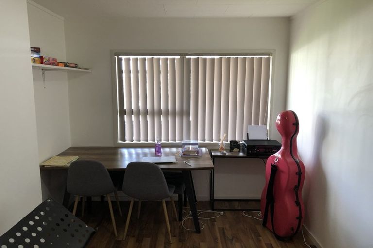 Photo of property in 73 Santiago Crescent, Unsworth Heights, Auckland, 0632