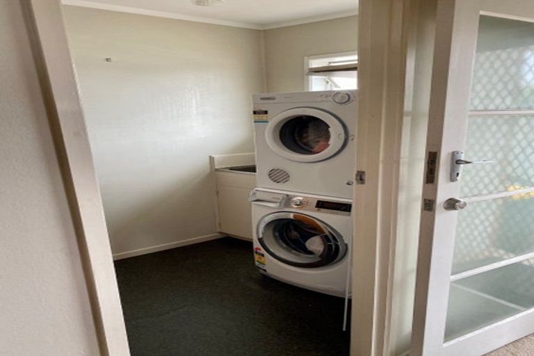 Photo of property in 1/83 Flanshaw Road, Te Atatu South, Auckland, 0610