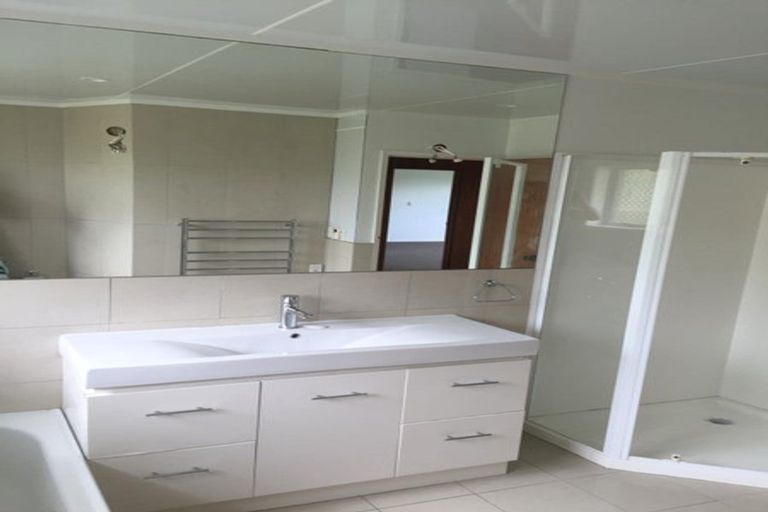 Photo of property in 17 Butterworth Drive, Glendene, Auckland, 0602