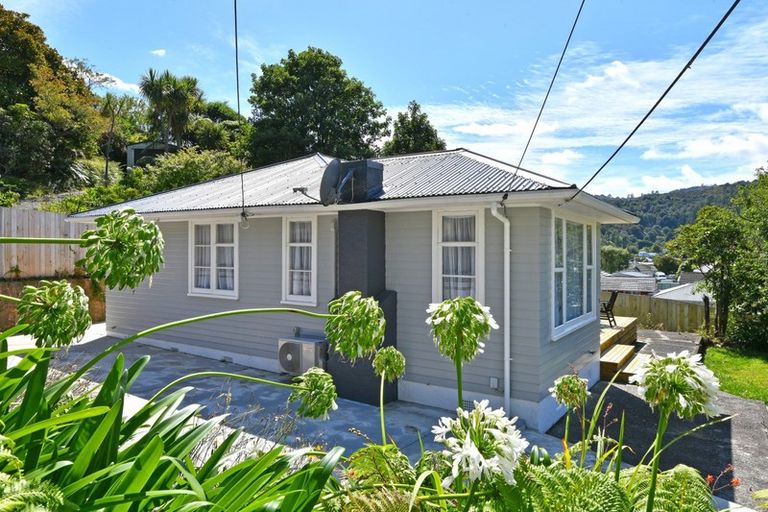 Photo of property in 16 Rintoul Grove, Stokes Valley, Lower Hutt, 5019