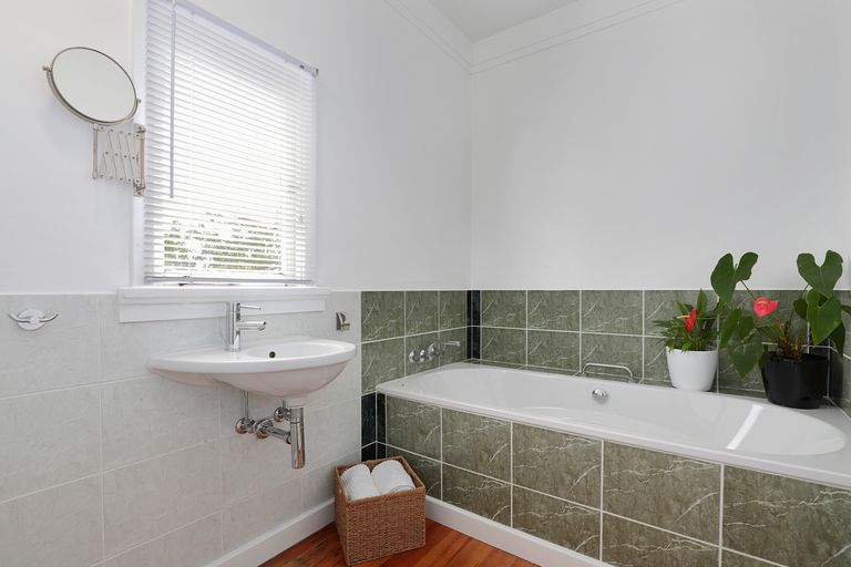 Photo of property in 84 Kenrick Street, Te Aroha, 3320