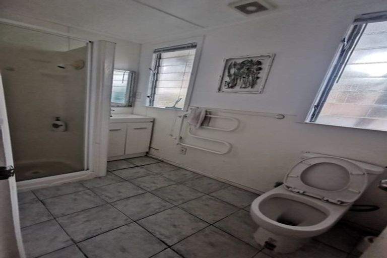 Photo of property in 1/4 Sydney Street, Hauraki, Auckland, 0622