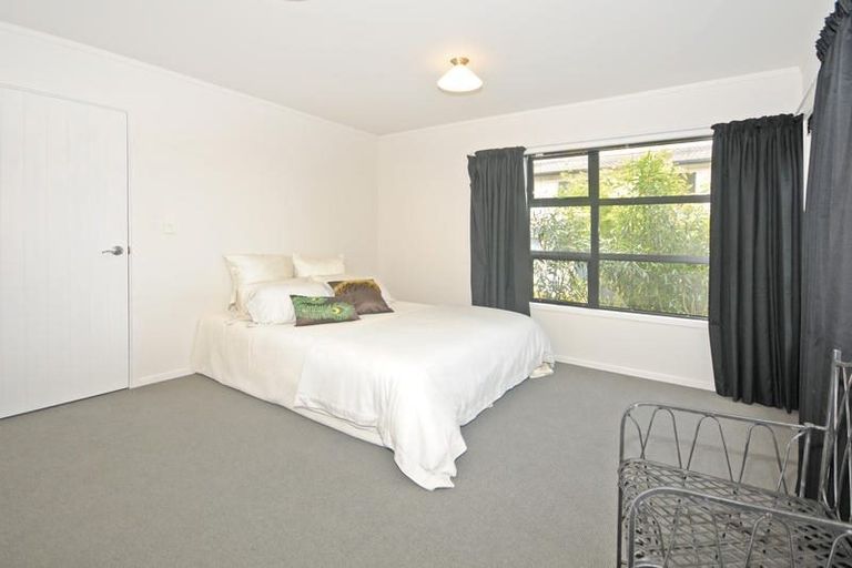 Photo of property in 25 Alanbrooke Place, Karori, Wellington, 6012