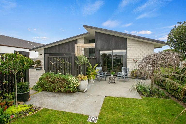 Photo of property in 44 Rewi Street, Torbay, Auckland, 0630