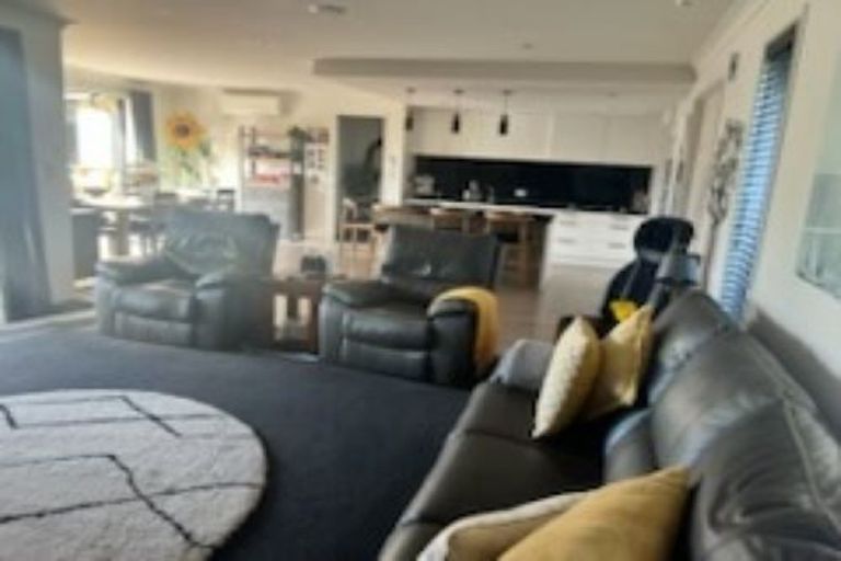 Photo of property in 39 Kendallvale Drive, Waiuku, 2123