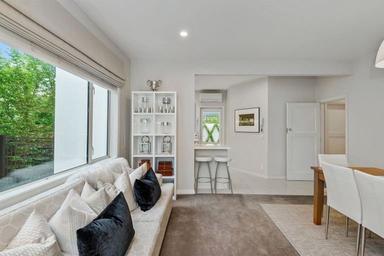 Photo of property in 2/24 Thornycroft Street, Fendalton, Christchurch, 8052