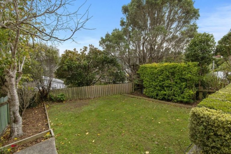 Photo of property in 107 Northland Road, Northland, Wellington, 6012