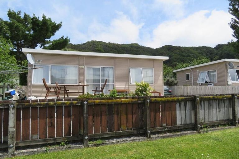 Photo of property in 3/187 Wainuiomata Road, Wainuiomata, Lower Hutt, 5014