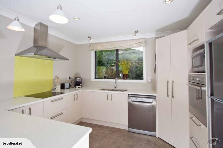 Photo of property in 160 Woodman Drive, Tawa, Wellington, 5028