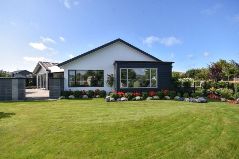 Photo of property in 14 Hagart-alexander Drive, Mosgiel, 9024