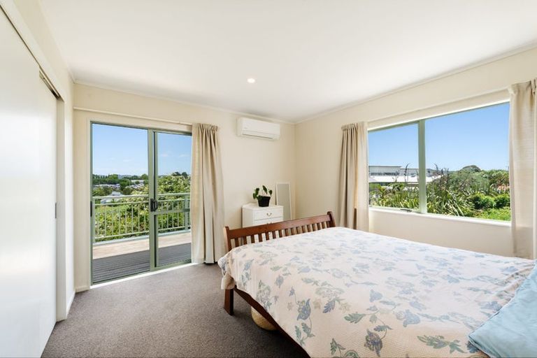 Photo of property in 33 Woodford Avenue, Henderson, Auckland, 0610