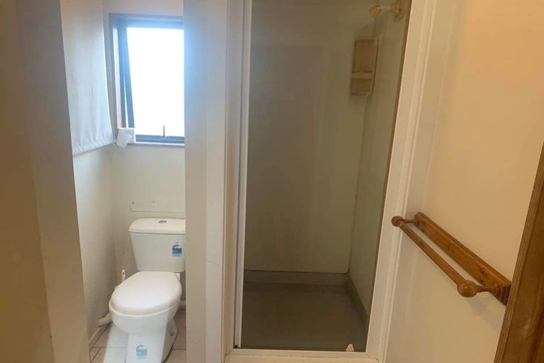 Photo of property in 1/38 Nor Drive East, Northcross, Auckland, 0632