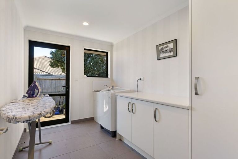Photo of property in 6 Liberty Grove, Kelvin Grove, Palmerston North, 4414