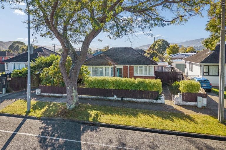 Photo of property in 82 Pine Avenue, Ebdentown, Upper Hutt, 5018