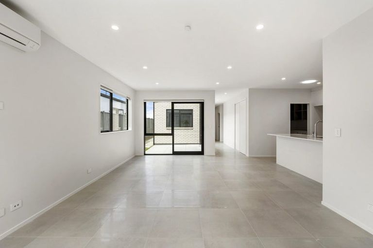 Photo of property in 55 Parkmore Drive, Rosehill, Papakura, 2113