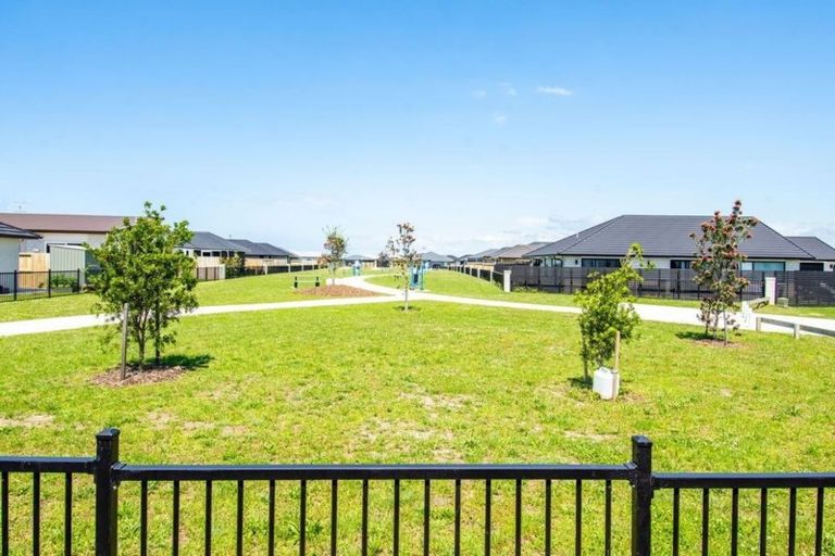 Photo of property in 20 Naeo Close, Papamoa Beach, Papamoa, 3118
