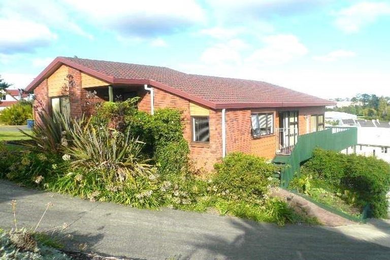 Photo of property in 23 Miriam Corban Heights, Henderson, Auckland, 0612