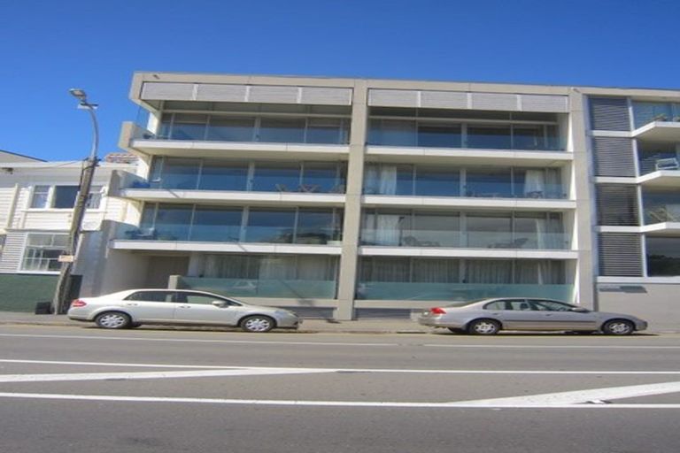 Photo of property in 72 Oriental Parade, Oriental Bay, Wellington, 6011