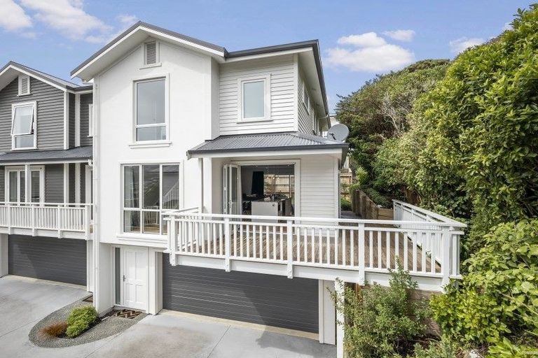 Photo of property in 56e Nicholson Road, Khandallah, Wellington, 6035