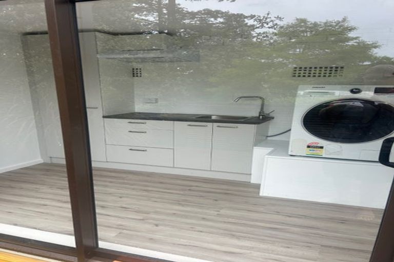 Photo of property in 33 Sunnyview Avenue, Shelly Park, Auckland, 2014