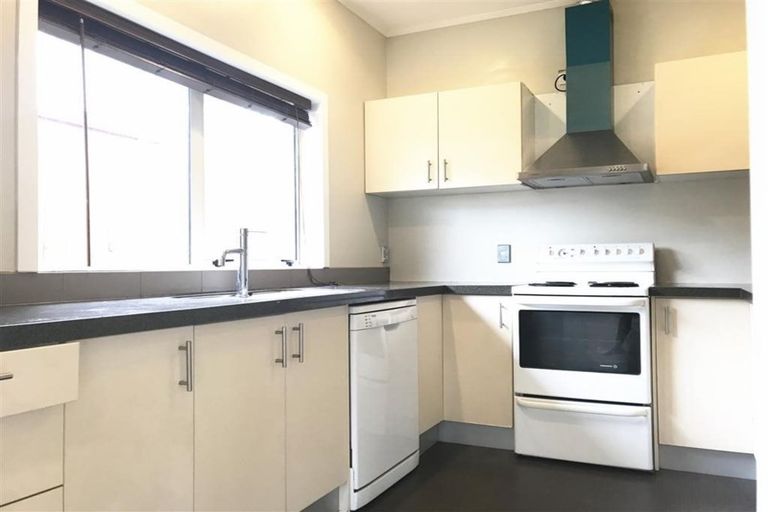 Photo of property in 15a Gill Crescent, Blockhouse Bay, Auckland, 0600