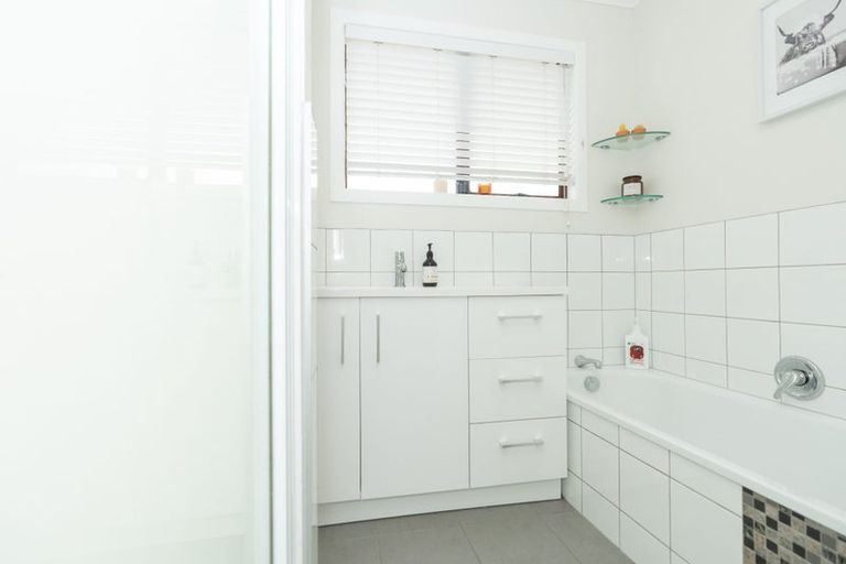 Photo of property in 54 Morrow Avenue, St Andrews, Hamilton, 3200