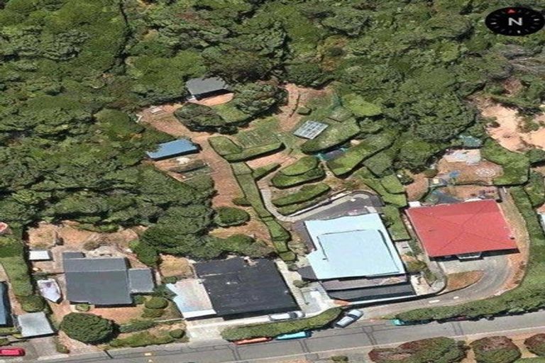 Photo of property in 10 Cave Road, Houghton Bay, Wellington, 6023