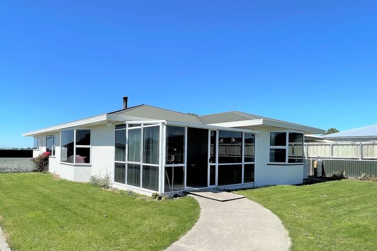 Photo of property in 19 Timaru Road, Waimate, 7924