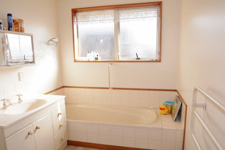 Photo of property in 2/170c Yaldhurst Road, Sockburn, Christchurch, 8042