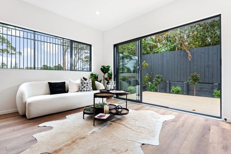 Photo of property in 3/81 Vodanovich Road, Te Atatu South, Auckland, 0610